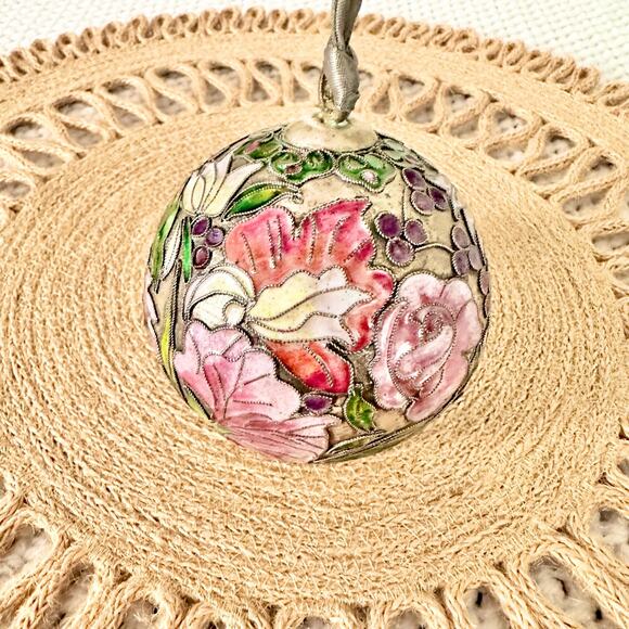 Vintage Cloisonne Hand Painted Silver Metal Pewter Floral Enamel Round Ornament - Picture 3 of 7